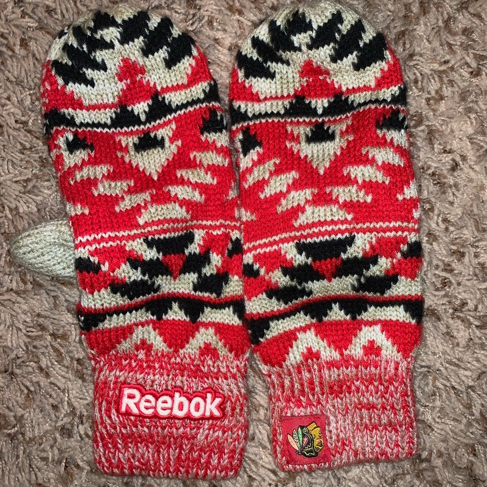Women’s Reebok Chicago Blackhawks Mittens